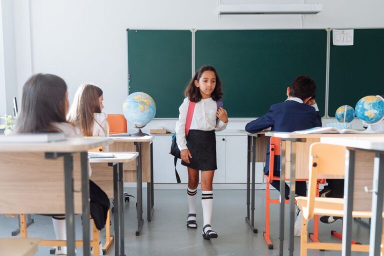 Evasão escolar de 8,7 milhões exige política, não discurso